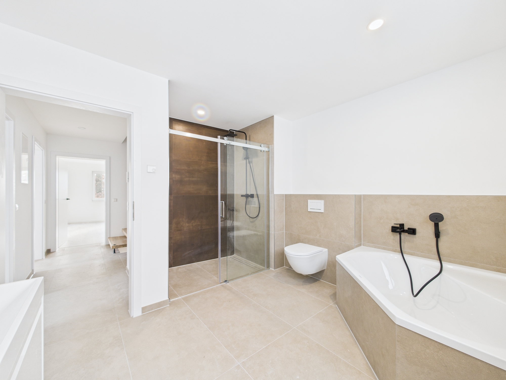 Fachgerechte Fliesenverlegung im Bad – Wand- und Bodenfliesen sauber verlegt in Kaiserslautern